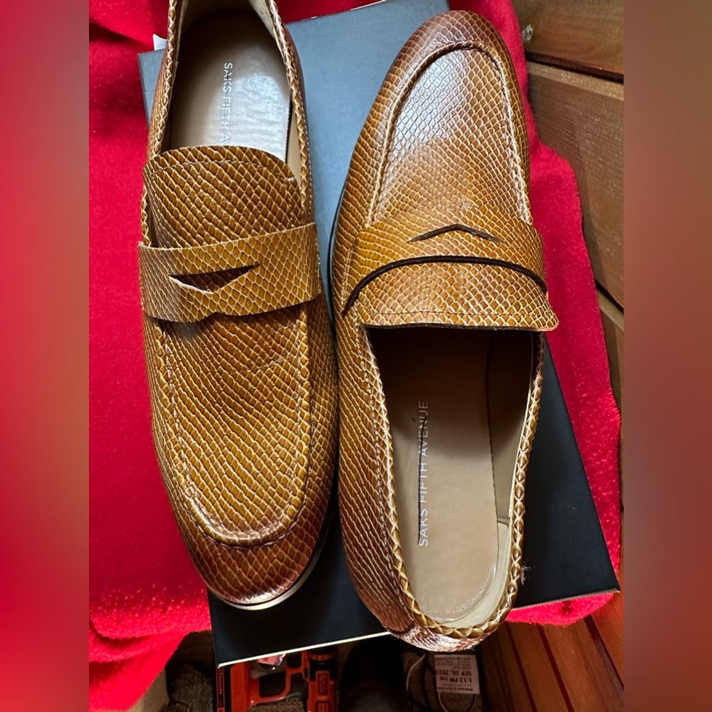 Saks fifth Ave leather champagne color MEN loafers size 9.5. Asking $150.00 NEW!